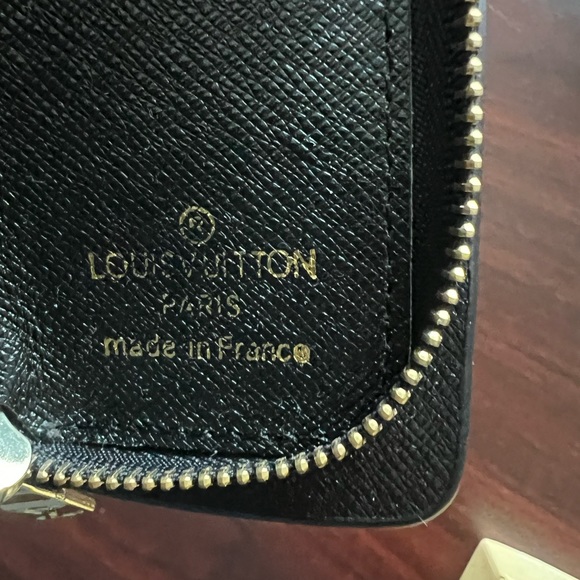 Authentic Louis Vuitton Graphite key holder - Picture 8 of 14